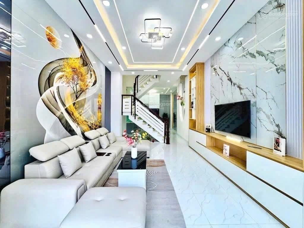Dòng tiền thuê 14tr/tháng, nhà đoàn như hài p12 quận 4, rao bán giá 3 tỷ 790, hxh, dt lớn,  ngay
