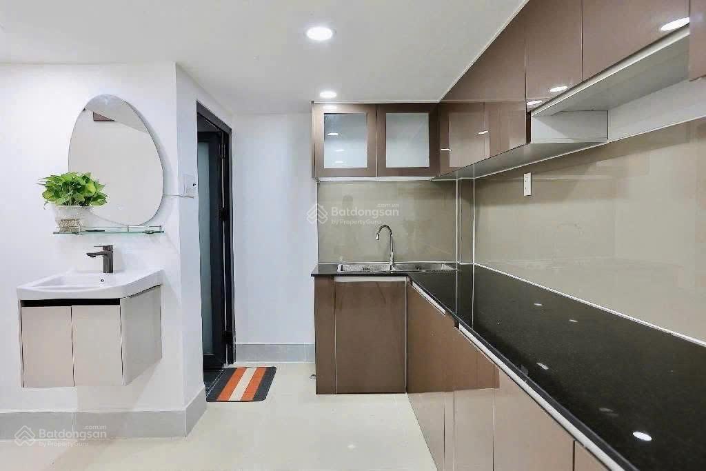 Ngay q10  nhà cách 30m đường nguyễn giản thanh, cạnh cv lê thị riêng giá 3tỷ990, dt 35m2, cần bán