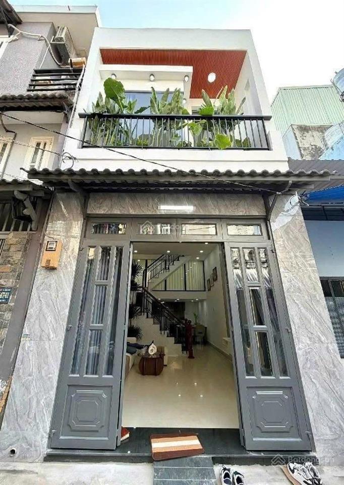 Ngay q10  nhà cách 30m đường nguyễn giản thanh, cạnh cv lê thị riêng giá 3tỷ990, dt 35m2, cần bán