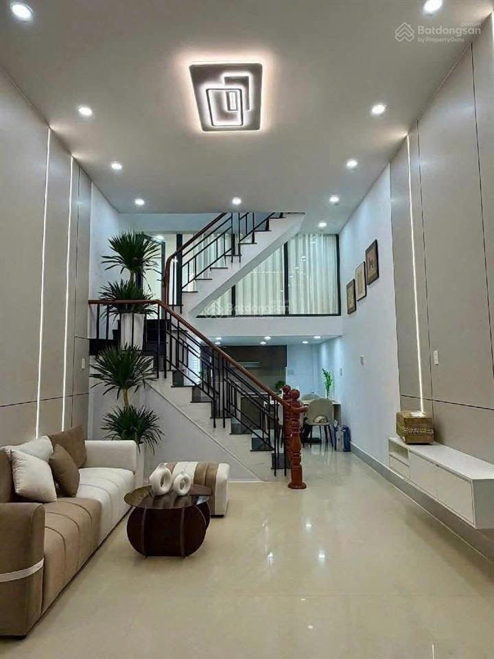 Ngay q10  nhà cách 30m đường nguyễn giản thanh, cạnh cv lê thị riêng giá 3tỷ990, dt 35m2, cần bán