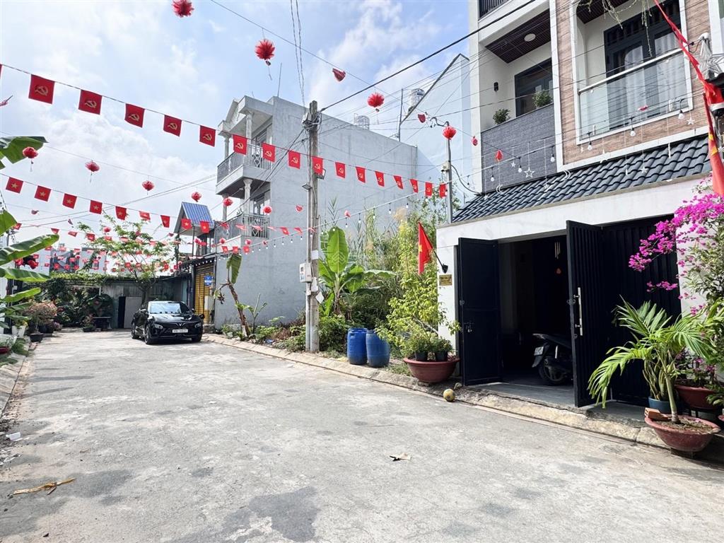 Đất nền bưng ông thoàn  hẻm xe hơi quay đầu  xây dựng 5 tầng  51m² (4.1x12.3m)  chỉ 4.3 tỷ
