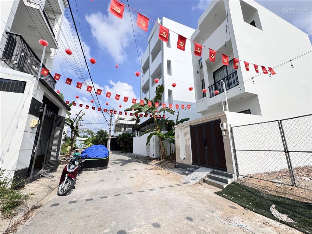 Đất nền bưng ông thoàn  hẻm xe hơi quay đầu  xây dựng 5 tầng  51m² (4.1x12.3m)  chỉ 4.3 tỷ