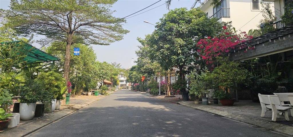 Biệt thự full nội thất  liên phường gần global city  180m2  hoàn công đủ  chỉ 22.5 tỷ