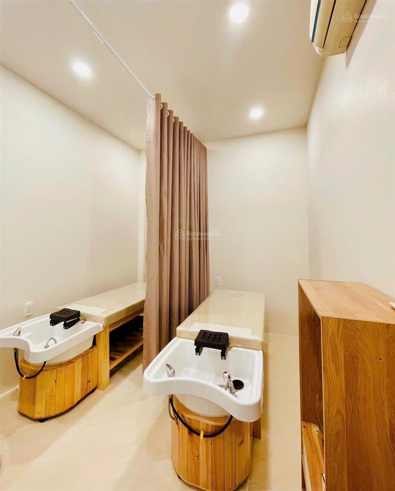 Nhà 2 tầng ngay chợ thủ đức  tô ngọc vân  ngang 8m  giá 7.2 tỷ