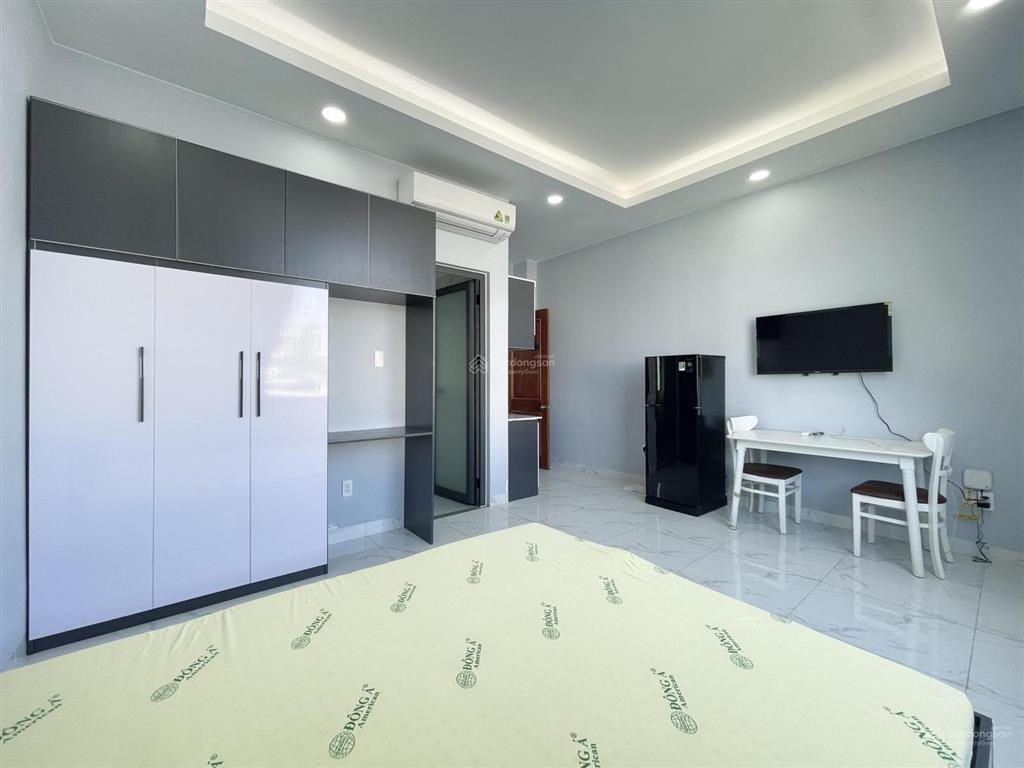 Studio đầy đủ nội thất  cửa sổ to  nhiều ánh sáng  nhận pet  gần metro
