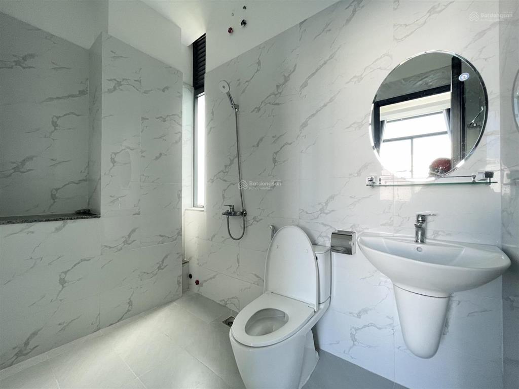 Studio đầy đủ nội thất  cửa sổ to  nhiều ánh sáng  nhận pet  gần metro