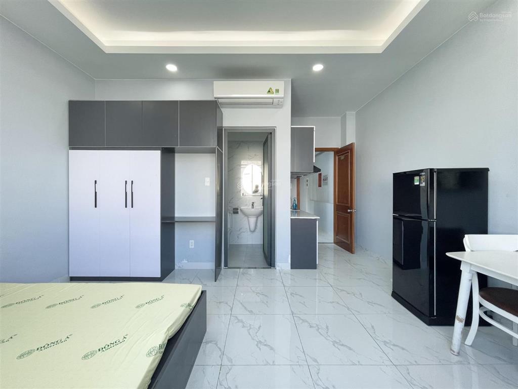 Studio đầy đủ nội thất  cửa sổ to  nhiều ánh sáng  nhận pet  gần metro