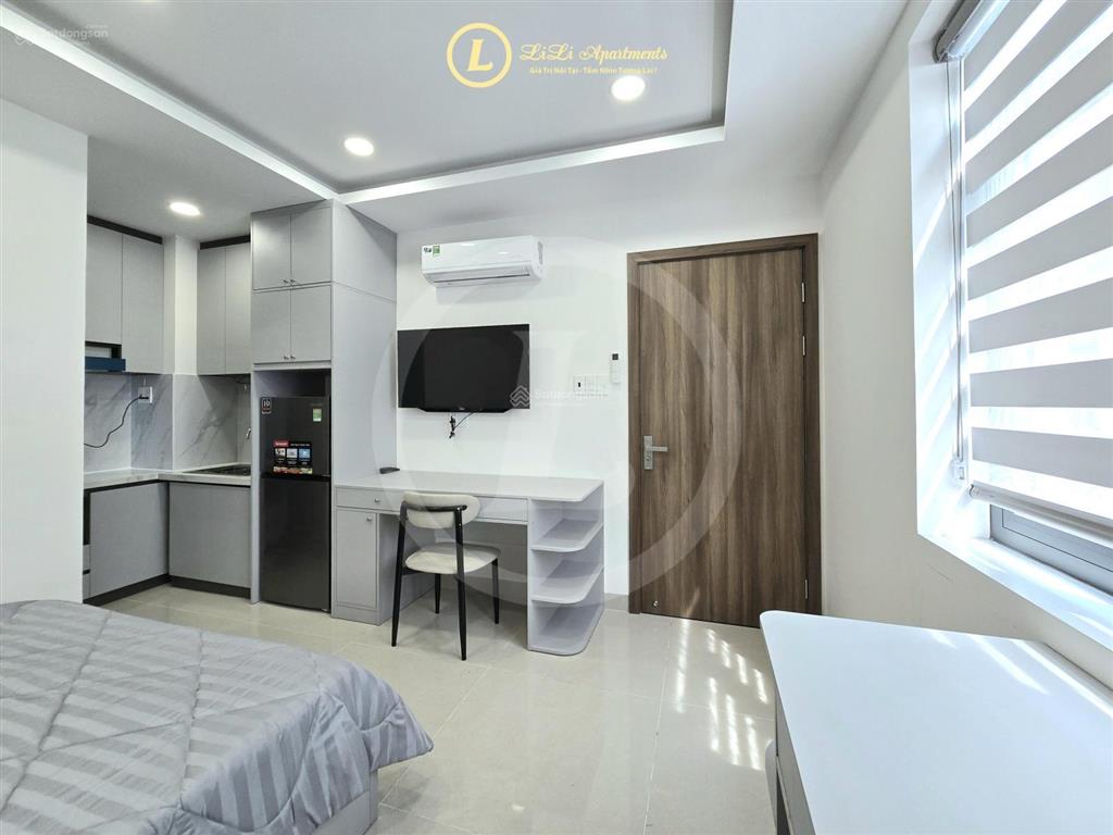 Studio đầy đủ nội thất  ngay cầu sài gòn  đậu được ô tô  nhận pet