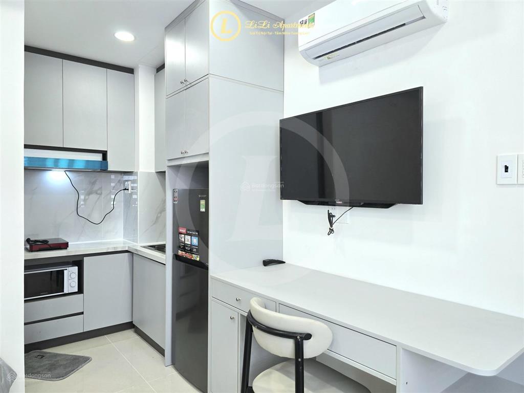 Studio đầy đủ nội thất  ngay cầu sài gòn  đậu được ô tô  nhận pet