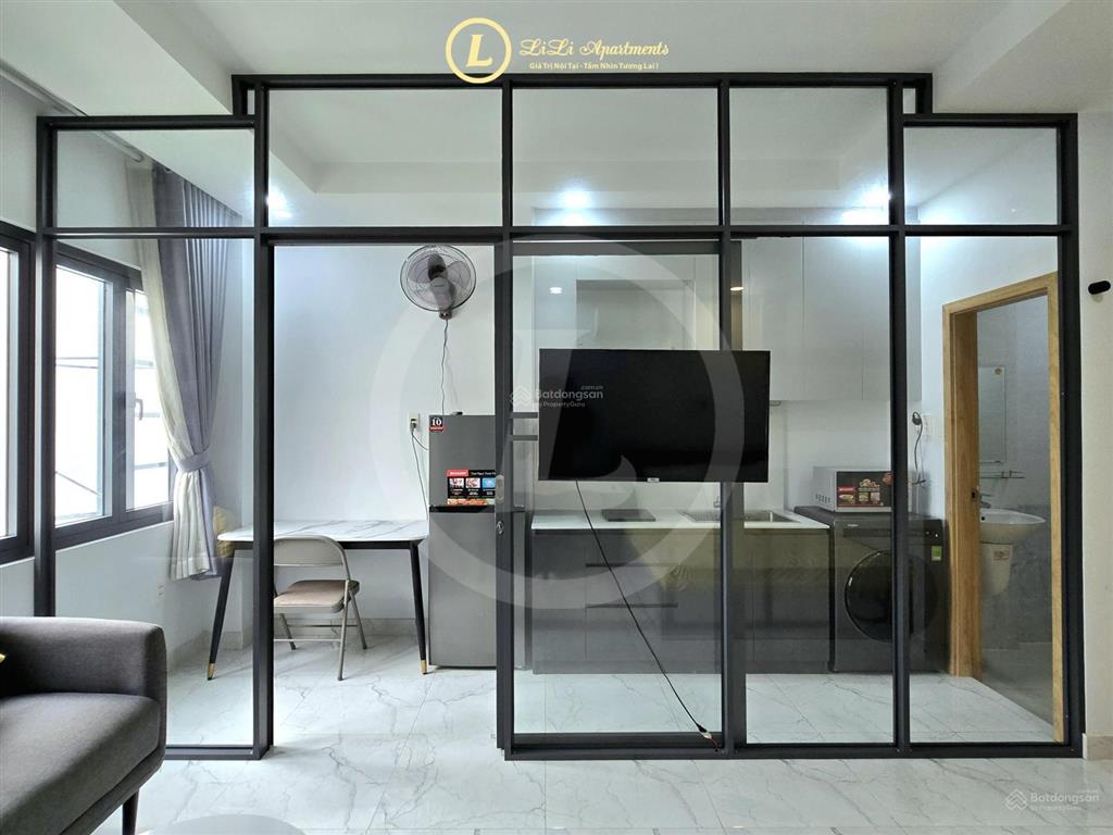 Studio tách bếp  máy giặt riêng  cửa sổ lớn  nhận pet  ngay cầu sg