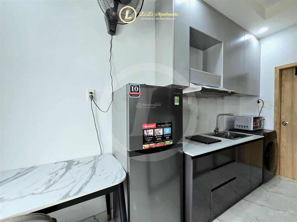 Studio tách bếp  máy giặt riêng  cửa sổ lớn  nhận pet  ngay cầu sg