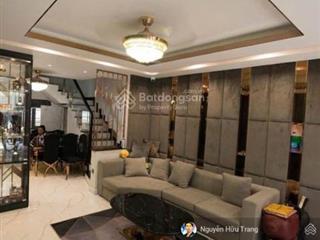 Căn góc 3 mặt tiền  xe hơi gần chợ phạm văn hai  mới đẹp ở liền  nội thất xịn xò