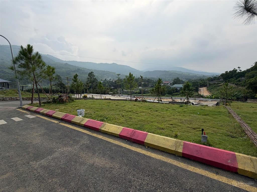 Ngoại ô hà nội di chuyển hơn 30km từ bigc e mời các bác về lập làng ạ. view đẹp thoáng săn mây