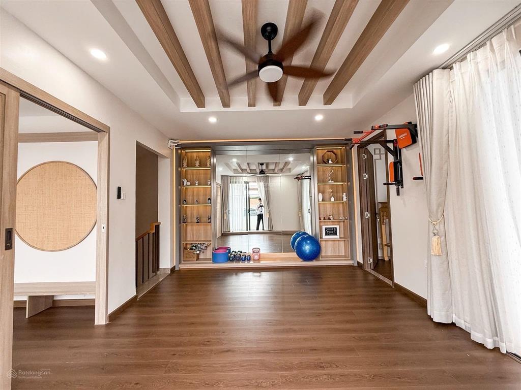 Bán nhà quận 10  ngang lớn 9,5m  hẻm 3m thông  57m2 đất  ngay vx dân chủ  chỉ 8 tỷ nhỉnh