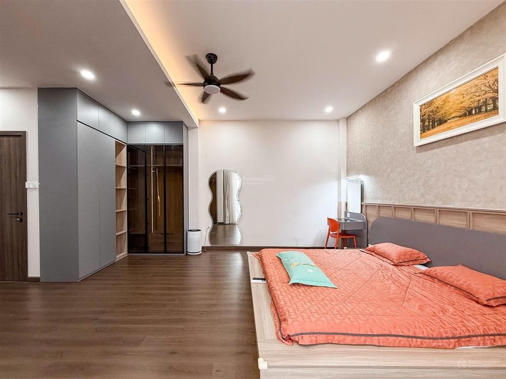 Bán nhà quận 10  ngang lớn 9,5m  hẻm 3m thông  57m2 đất  ngay vx dân chủ  chỉ 8 tỷ nhỉnh