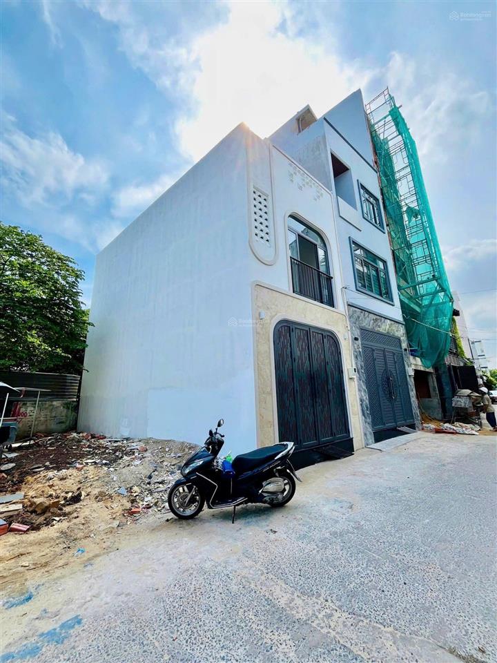Chính chủ cần bán đất  giá 5,6 tỷ , 55m2 ( 5,5m x 10m ) hxh 6m đường lê trọng tấn quận tân phú