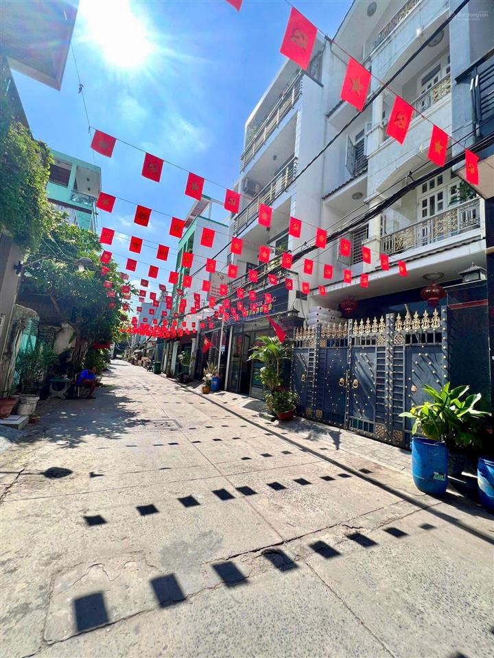 Chính chủ cần bán đất  giá 5,6 tỷ , 55m2 ( 5,5m x 10m ) hxh 6m đường lê trọng tấn quận tân phú