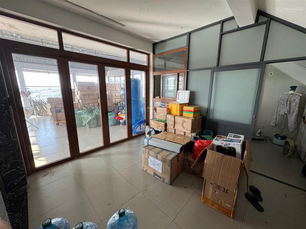 Tòa nhà gần aeon mall. dt 8x13.5m, 5 tấm thang máy. giá nhỉnh 13 tỷ