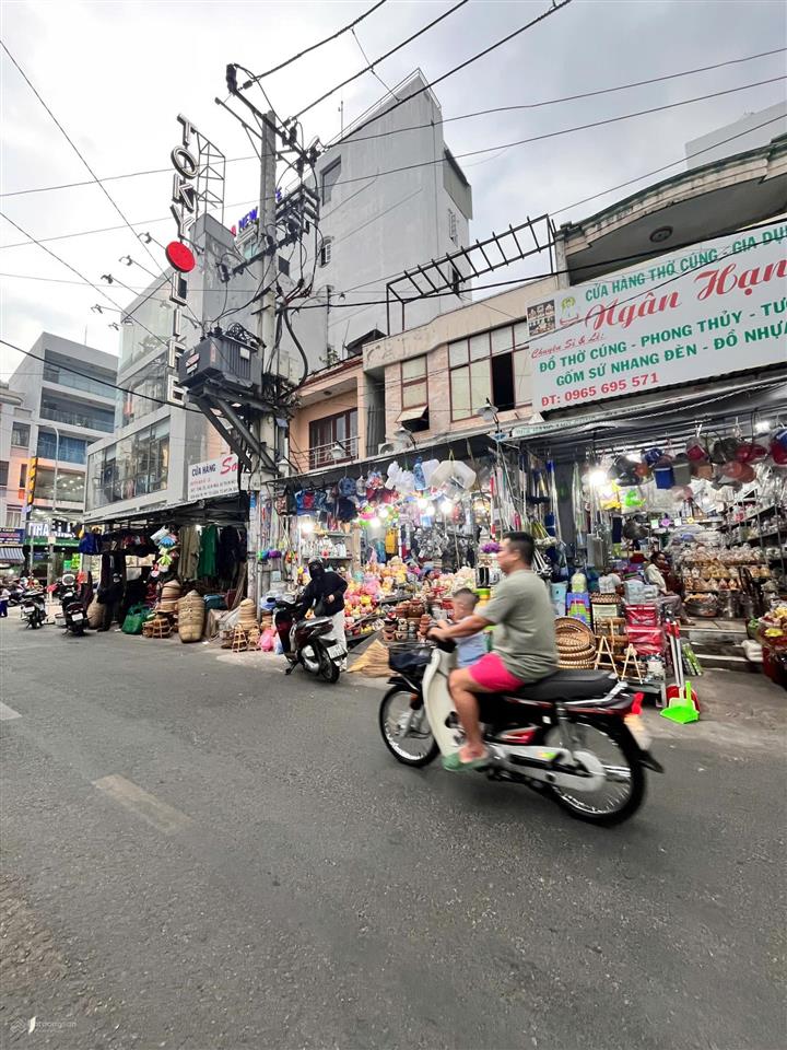 2 mtkd nguyễn súy vị trí đẹp nhất. dt đẹp 5x26m=130m2. giá 28 tỷ