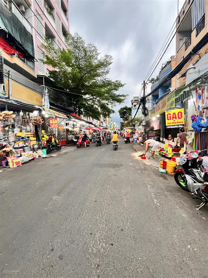 2 mtkd nguyễn súy vị trí đẹp nhất. dt đẹp 5x26m=130m2. giá 28 tỷ