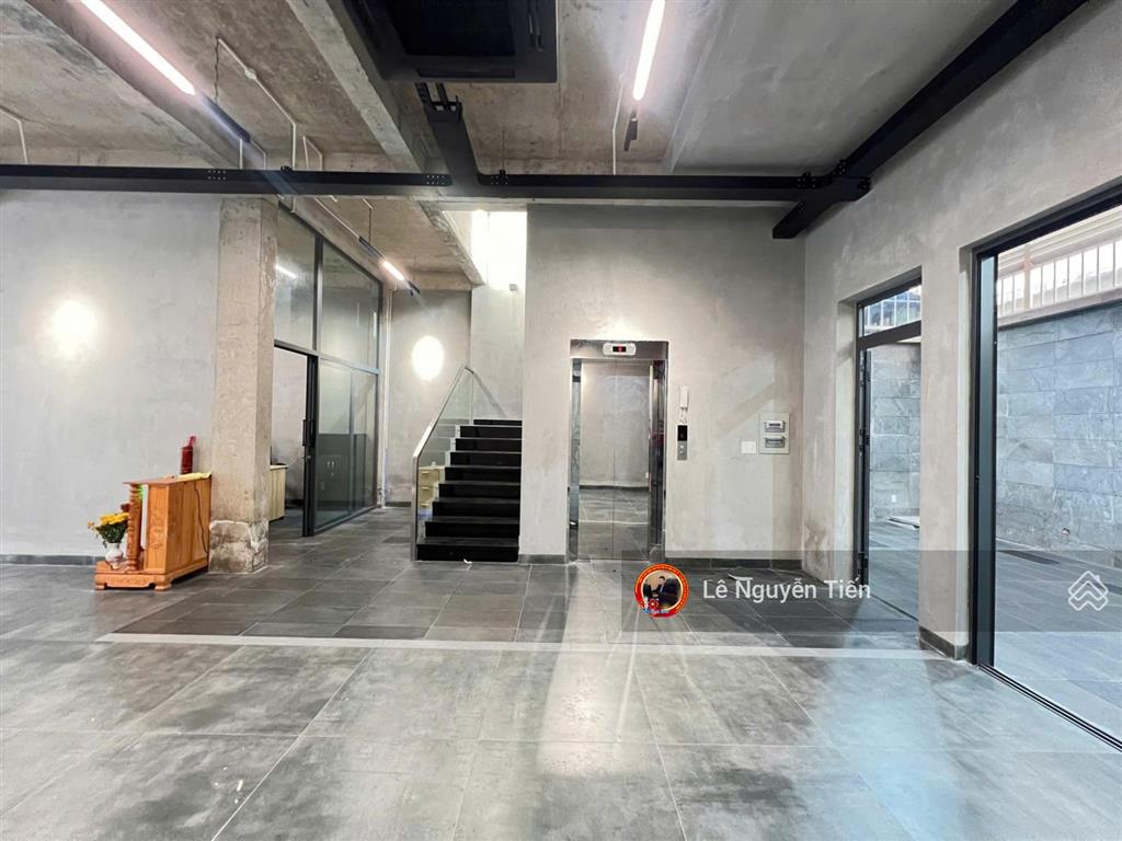 Khu vip 10m nguyễn sơn. 8x16m=124m². 3 lầu st thang máy