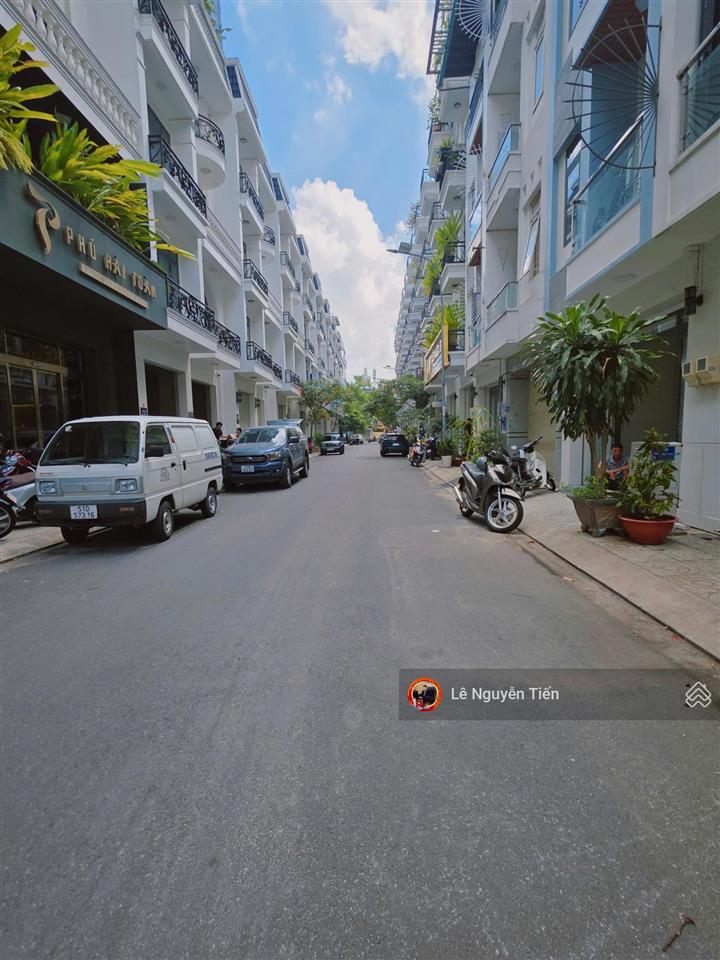 Khu vip 10m nguyễn sơn. 8x16m=124m². 3 lầu st thang máy