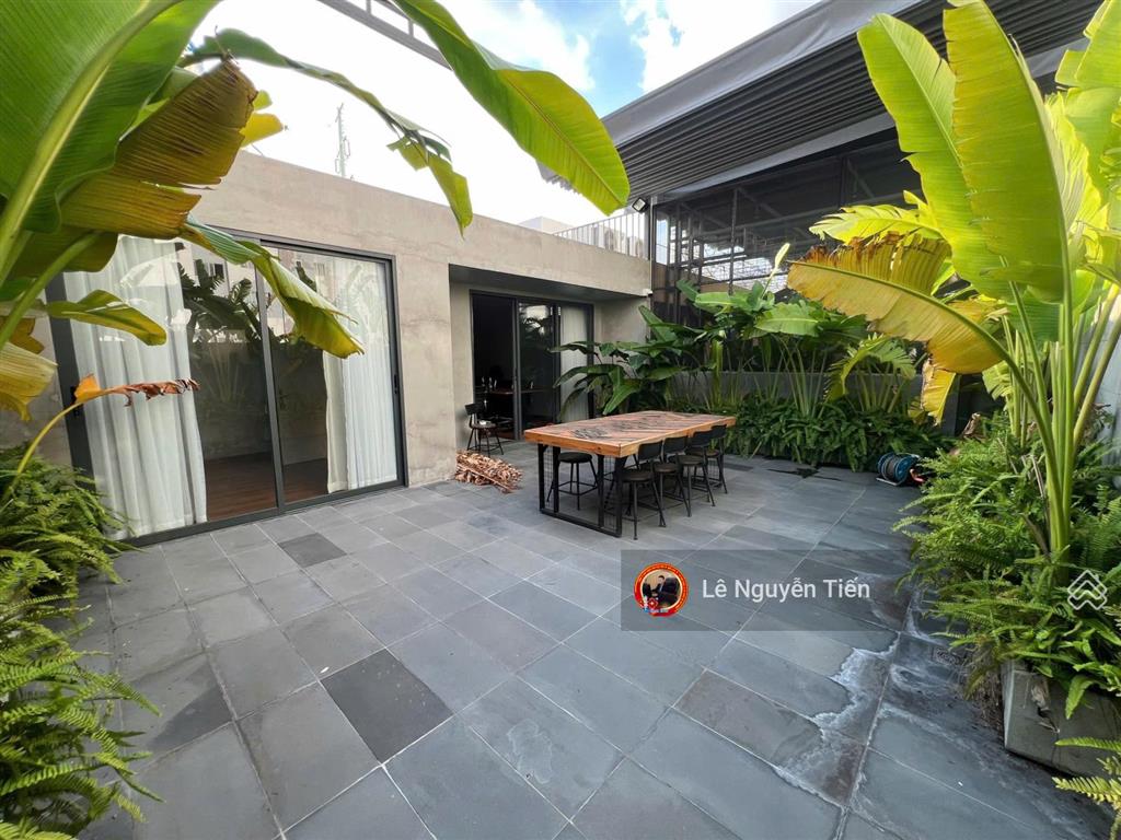 Khu vip 10m nguyễn sơn. 8x16m=124m². 3 lầu st thang máy