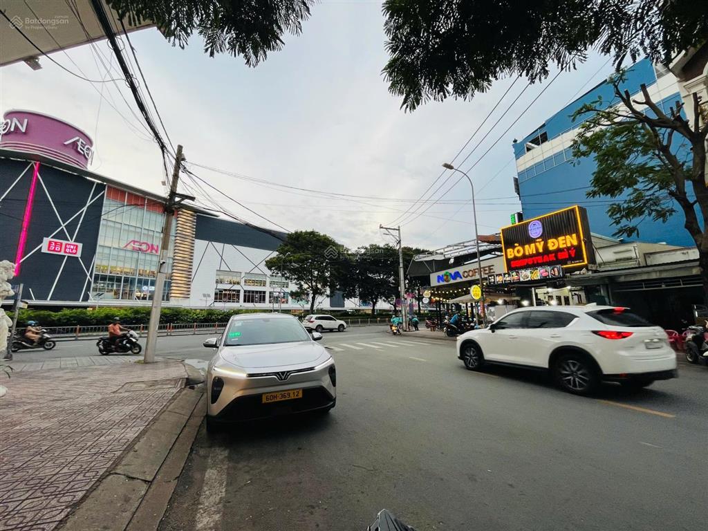 Siêu vị trí ngay cổng aeon mall. dt 5x19=90m². giá 16 tỷ
