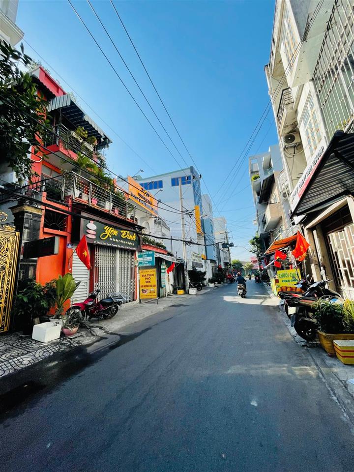 Biệt thự mặt tiền gần chợ tân hương. dt 7.6x20m=148m2
