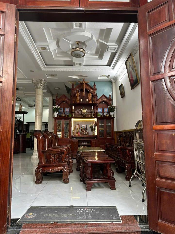 Biệt thự mặt tiền gần chợ tân hương. dt 7.6x20m=148m2
