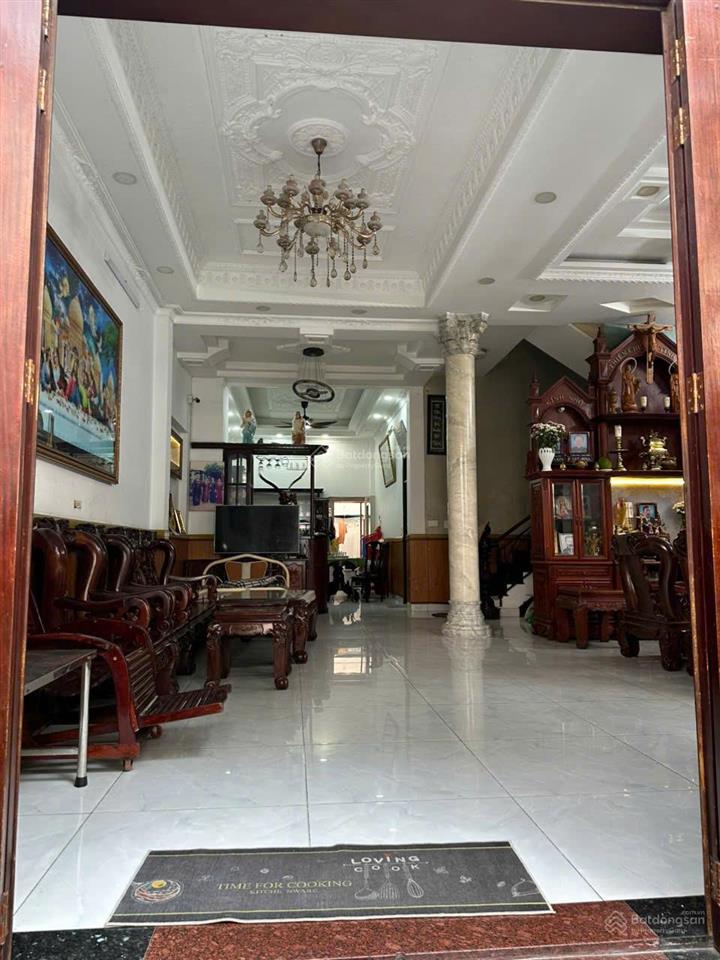 Biệt thự mặt tiền gần chợ tân hương. dt 7.6x20m=148m2
