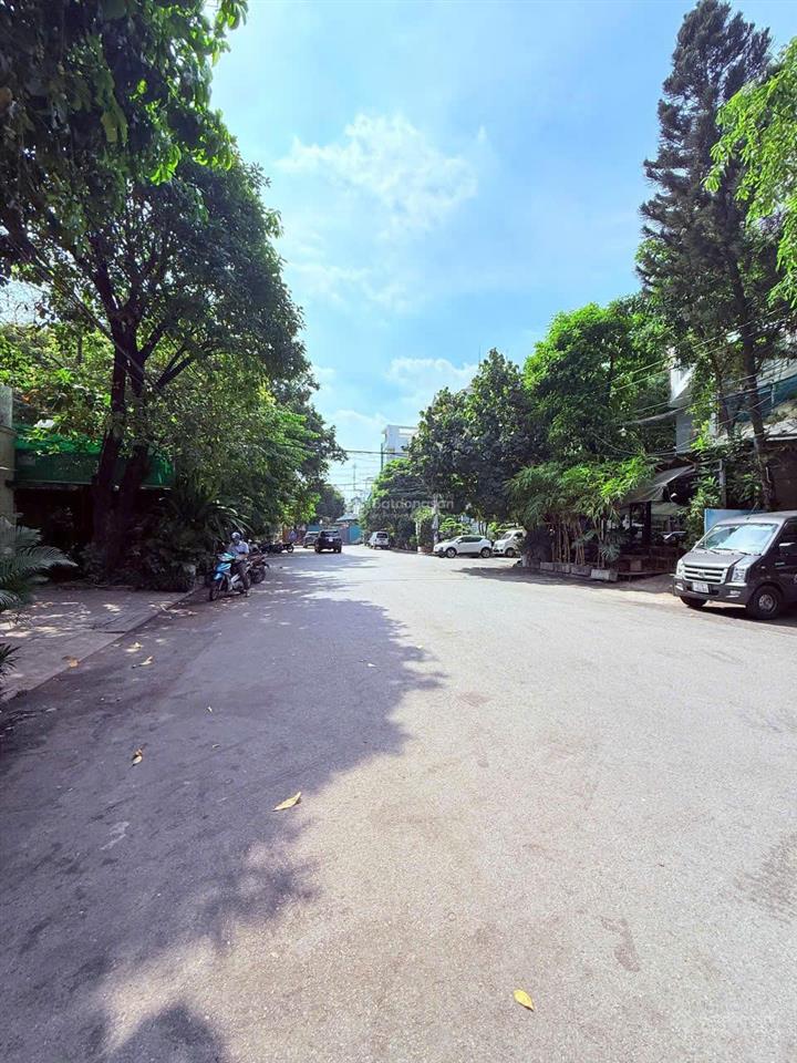 Khu nổi bật tân sơn nhì. dt 8x22m=170m2. 4 tấm