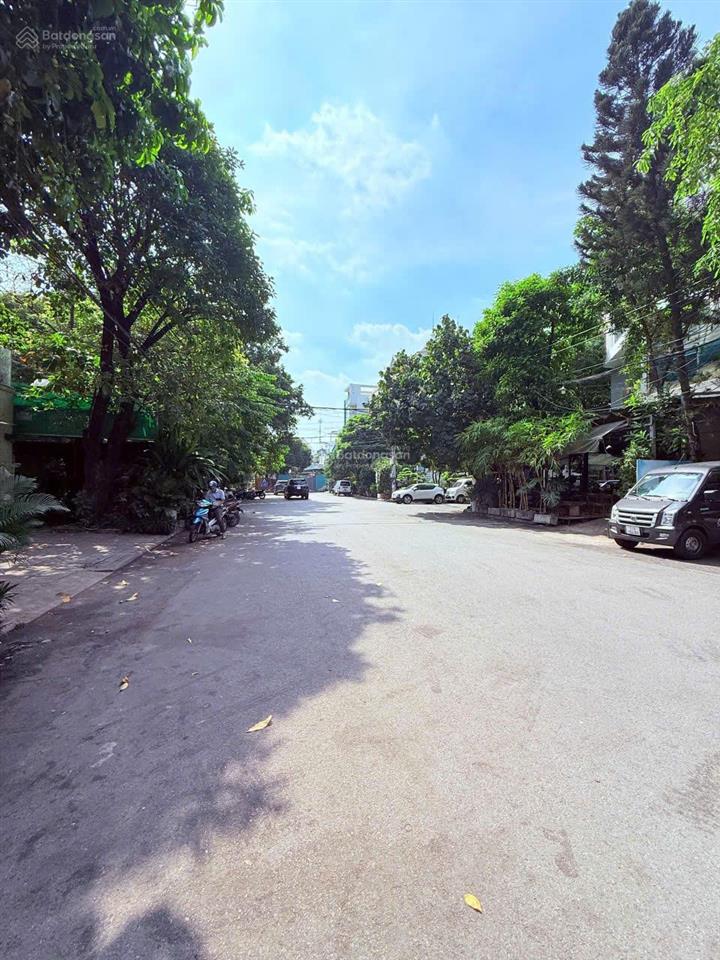 Khu nổi bật tân sơn nhì. dt 8x22m=170m2. 4 tấm