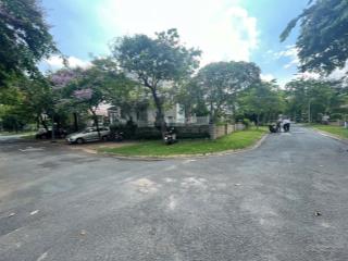 Biệt thự khu nhà giàu góc 2mt compound thủ đứcan ninh 24/7 ( 240m2, vuông vức ) chỉ 16,5 tỷ.