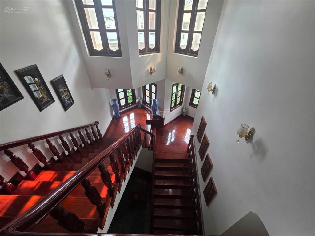 Giảm 10 tỷ rẻ hơn thị trường 30% bán gấp biệt thự 1.000m2 gần metro thủ đức không có căn thứ 2.