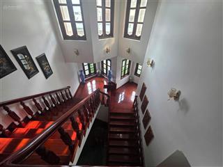 Giảm 10 tỷ rẻ hơn thị trường 30% bán gấp biệt thự 1.000m2 gần metro thủ đức không có căn thứ 2.