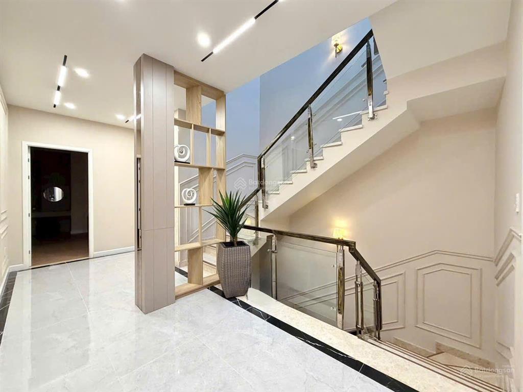 12 tỷ sở hữu nhà 3 tầng đường phạm văn đồng  thủ đức  diện tích 8.5x18m, vuông vức