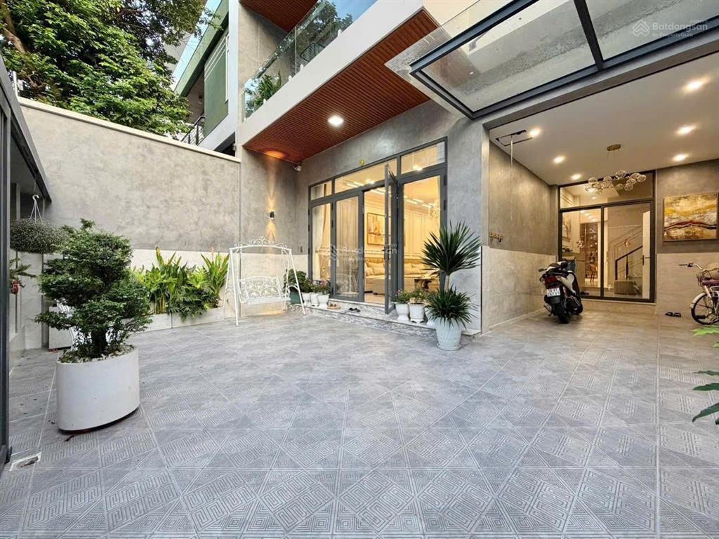 12 tỷ sở hữu nhà 3 tầng đường phạm văn đồng  thủ đức  diện tích 8.5x18m, vuông vức
