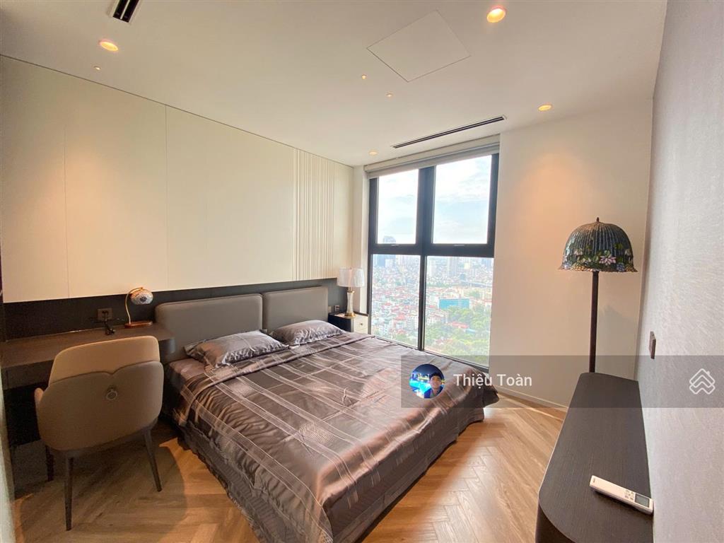 Cần bán rẻ căn chung cư vinhomes metropolis  120m2, 3 ngủ, tầng cao, view thoáng,  0941 882 ***