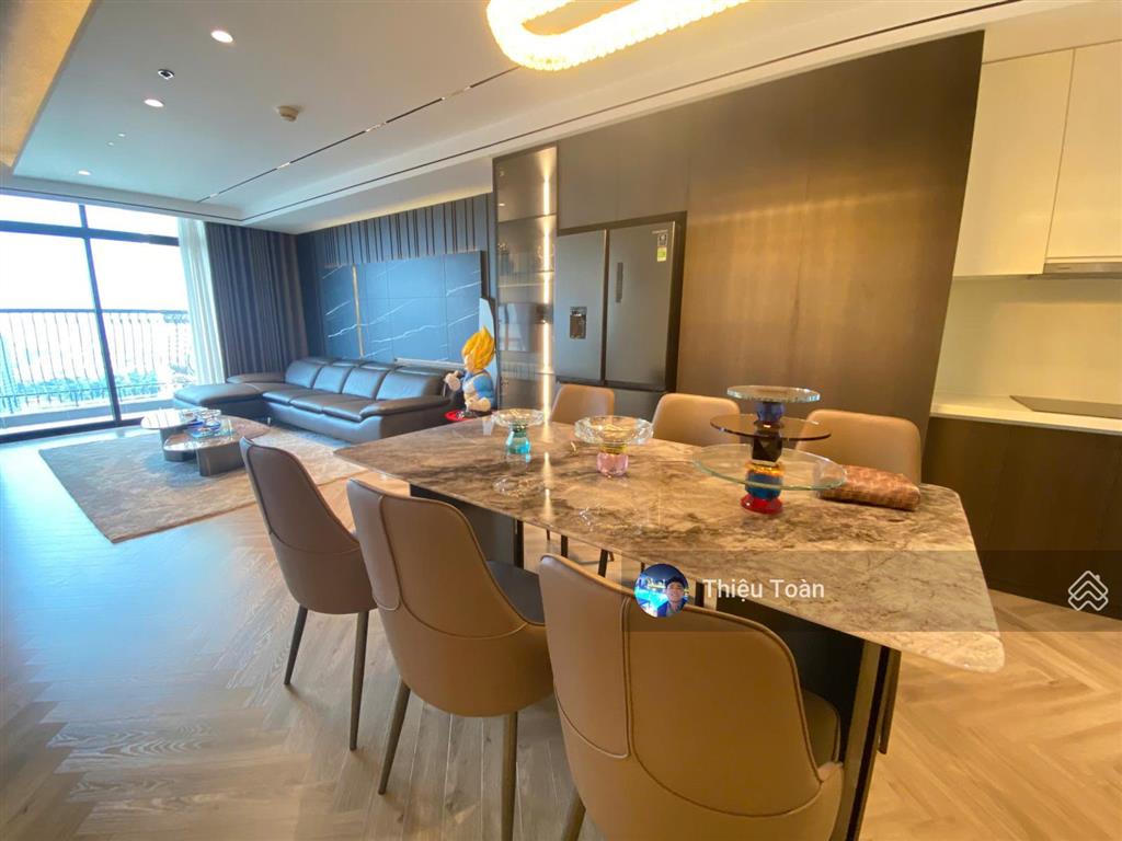 Cần bán rẻ căn chung cư vinhomes metropolis  120m2, 3 ngủ, tầng cao, view thoáng,  0941 882 ***