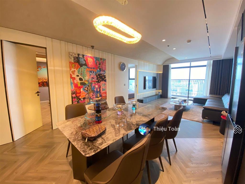 Cần bán rẻ căn chung cư vinhomes metropolis  120m2, 3 ngủ, tầng cao, view thoáng,  0941 882 ***