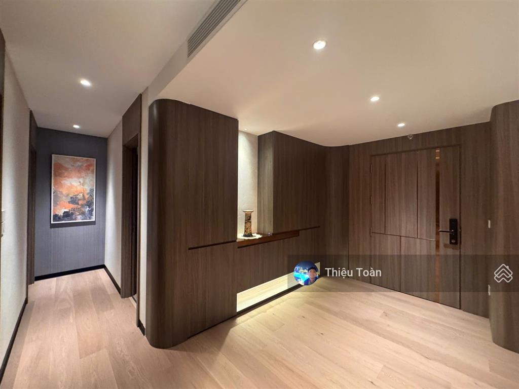 Cần tiền bán gấp căn hộ chung cư han jardin, 142m2, 4 phòng ngủ, đủ đồ, view hồ tây 0941 882 ***