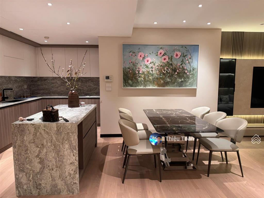 Cần tiền bán gấp căn hộ chung cư han jardin, 142m2, 4 phòng ngủ, đủ đồ, view hồ tây 0941 882 ***