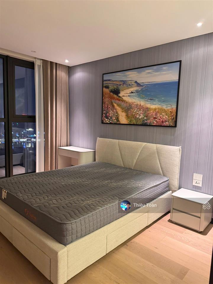 Cần tiền bán gấp căn hộ chung cư han jardin, 142m2, 4 phòng ngủ, đủ đồ, view hồ tây 0941 882 ***