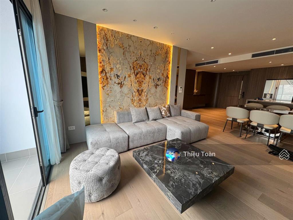 Cần tiền bán gấp căn hộ chung cư han jardin, 142m2, 4 phòng ngủ, đủ đồ, view hồ tây 0941 882 ***