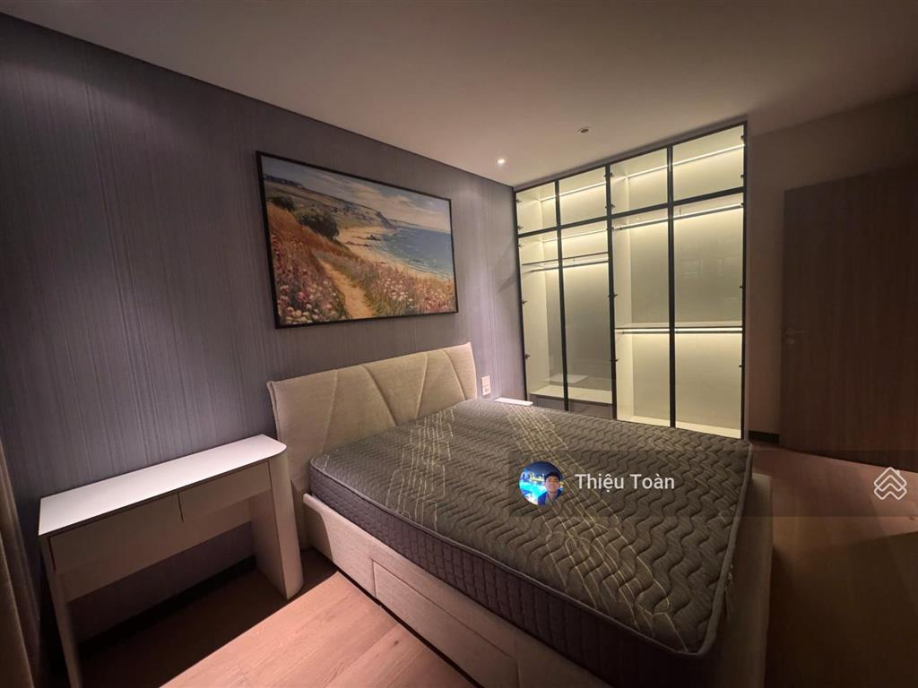 Cần tiền bán gấp căn hộ chung cư han jardin, 142m2, 4 phòng ngủ, đủ đồ, view hồ tây 0941 882 ***
