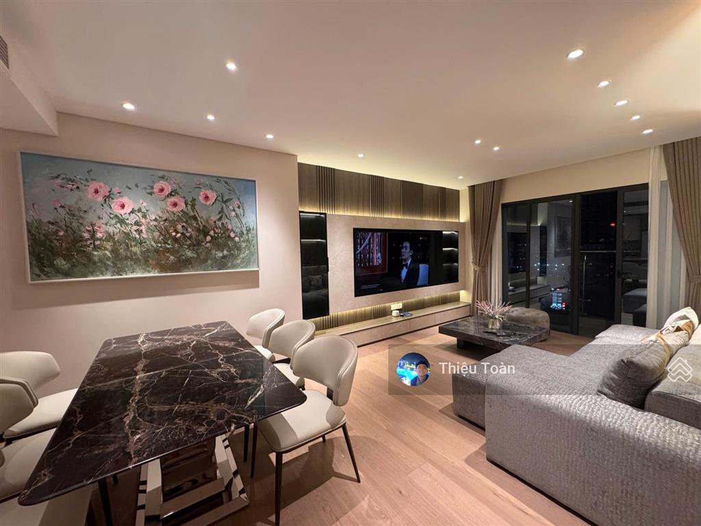 Cần tiền bán gấp căn hộ chung cư han jardin, 142m2, 4 phòng ngủ, đủ đồ, view hồ tây 0941 882 ***