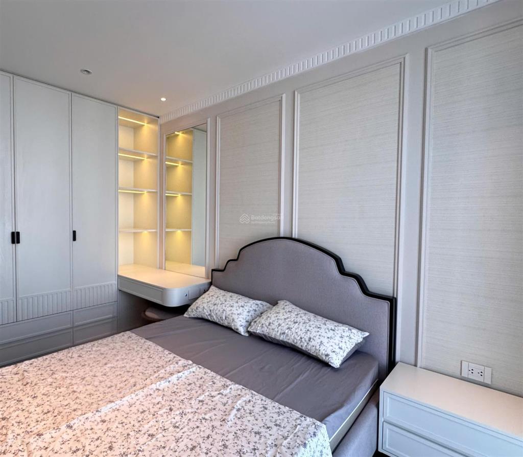 Cần cho thuê ngay căn hộ tòa 901  starlake, 102m2, 2 phòng ngủ, đủ đồ xịn 0941 882 ***