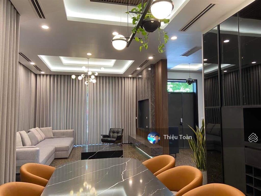 Cho thuê biệt thự khu h7  starlake, đất 220m2, diện tích xd 100m2, 3 tầng, 1 tum, giá 50tr/th