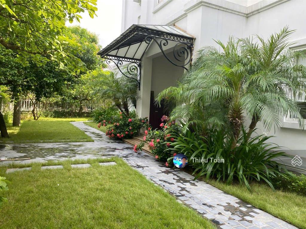 Cho thuê biệt thự khu h7  starlake, đất 220m2, diện tích xd 100m2, 3 tầng, 1 tum, giá 50tr/th